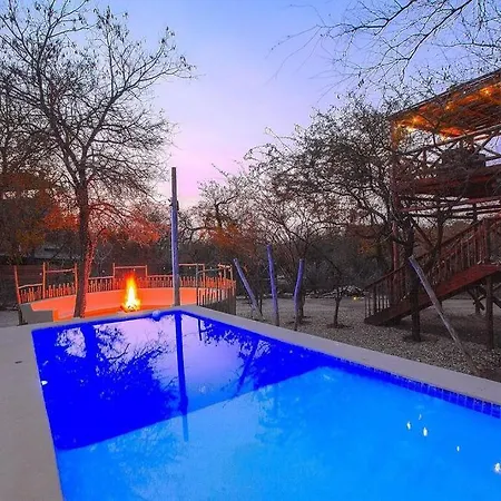 Longneck Luxury Bush Lodge Marloth Park Exterior photo