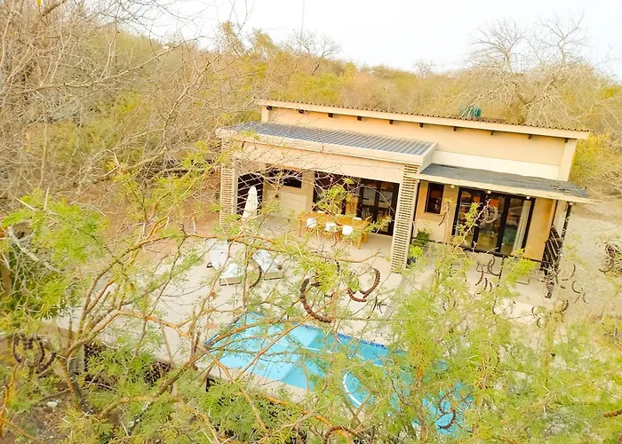 Longneck Luxury Bush Lodge